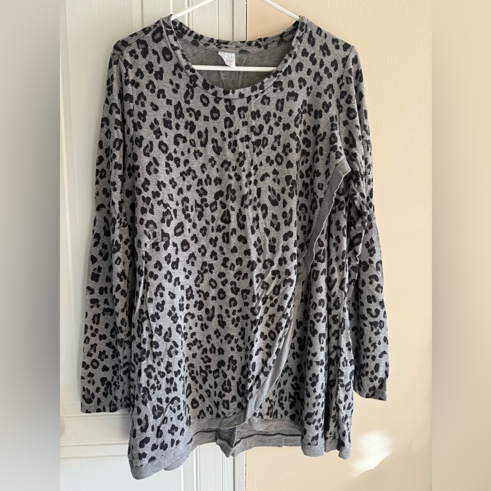 Leopard print grey and‎ black maternity nursing long sleeve shirt Large